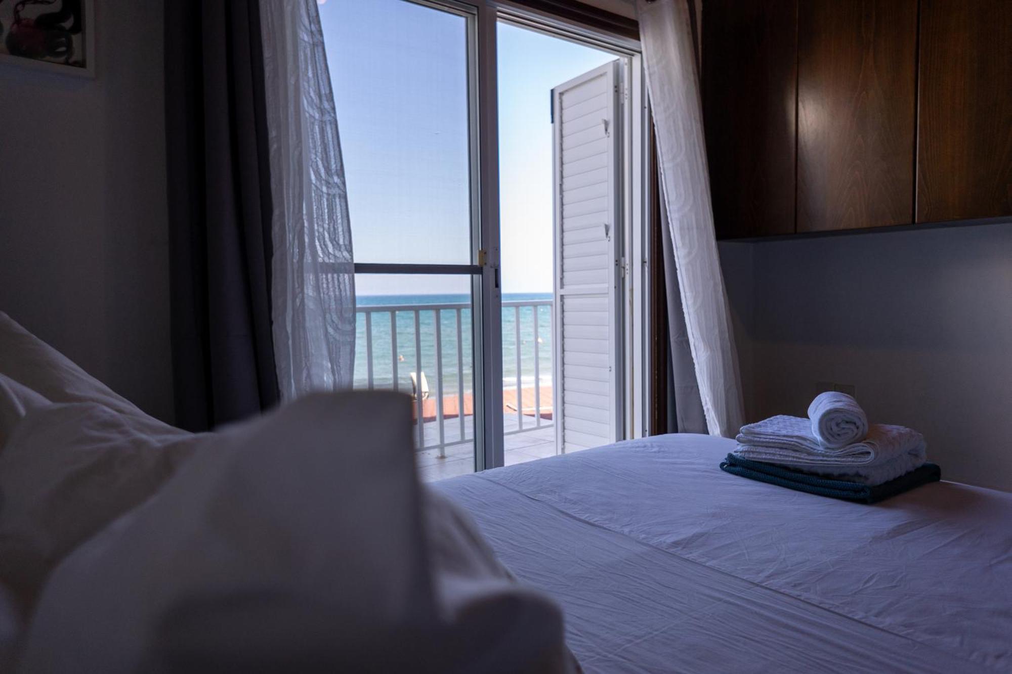 Beach House At Seafront Vila Meneou Exterior foto