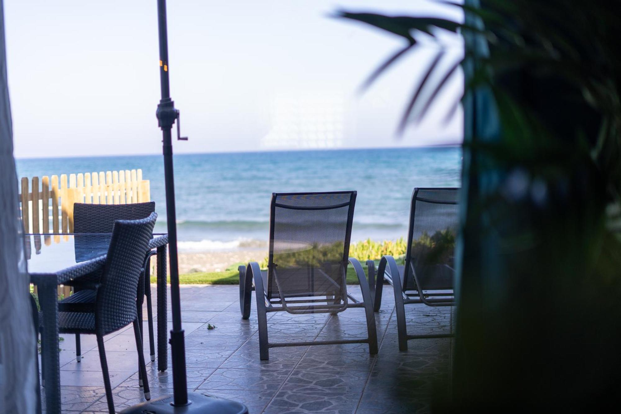 Beach House At Seafront Vila Meneou Exterior foto