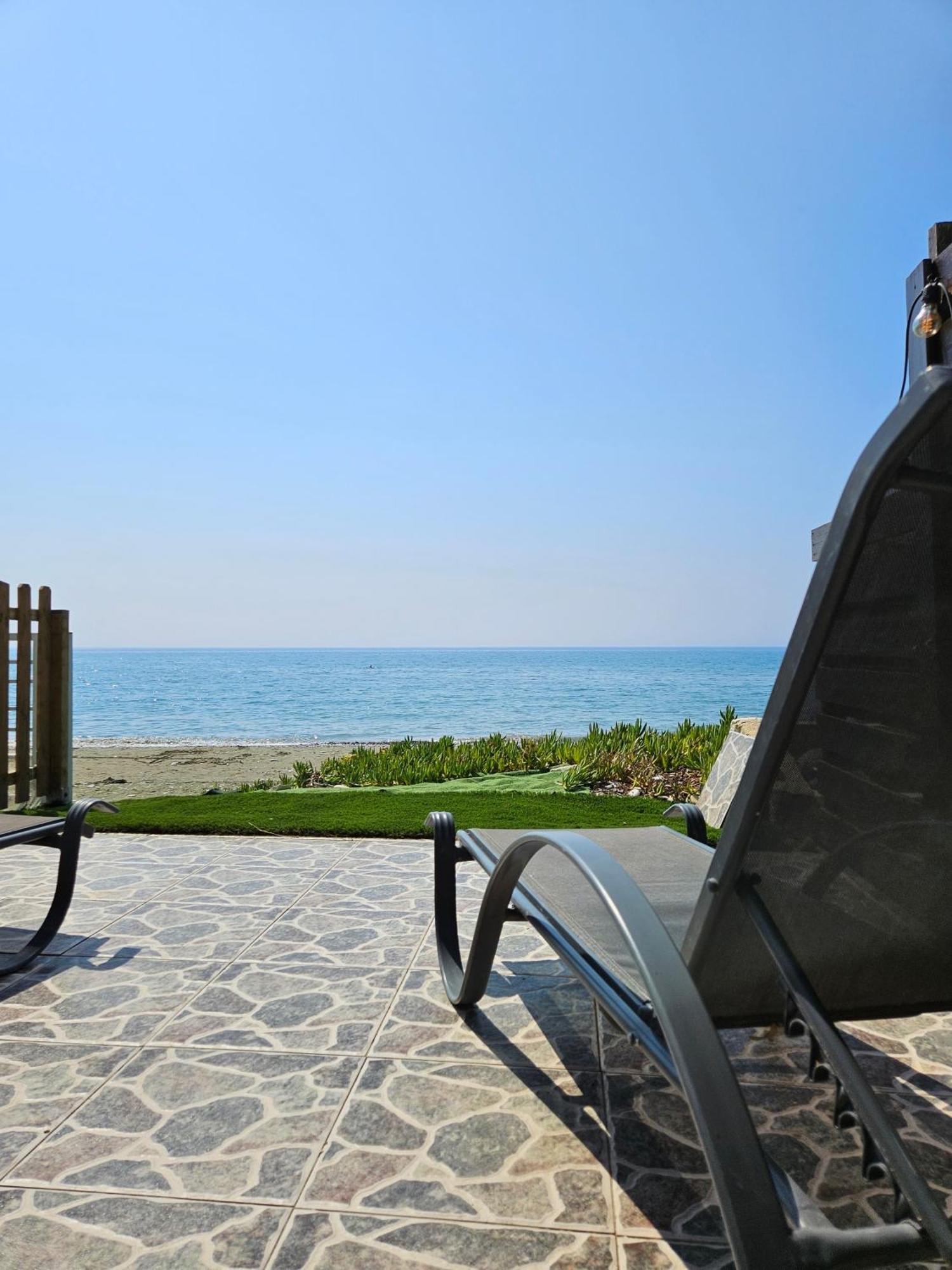 Beach House At Seafront Vila Meneou Exterior foto