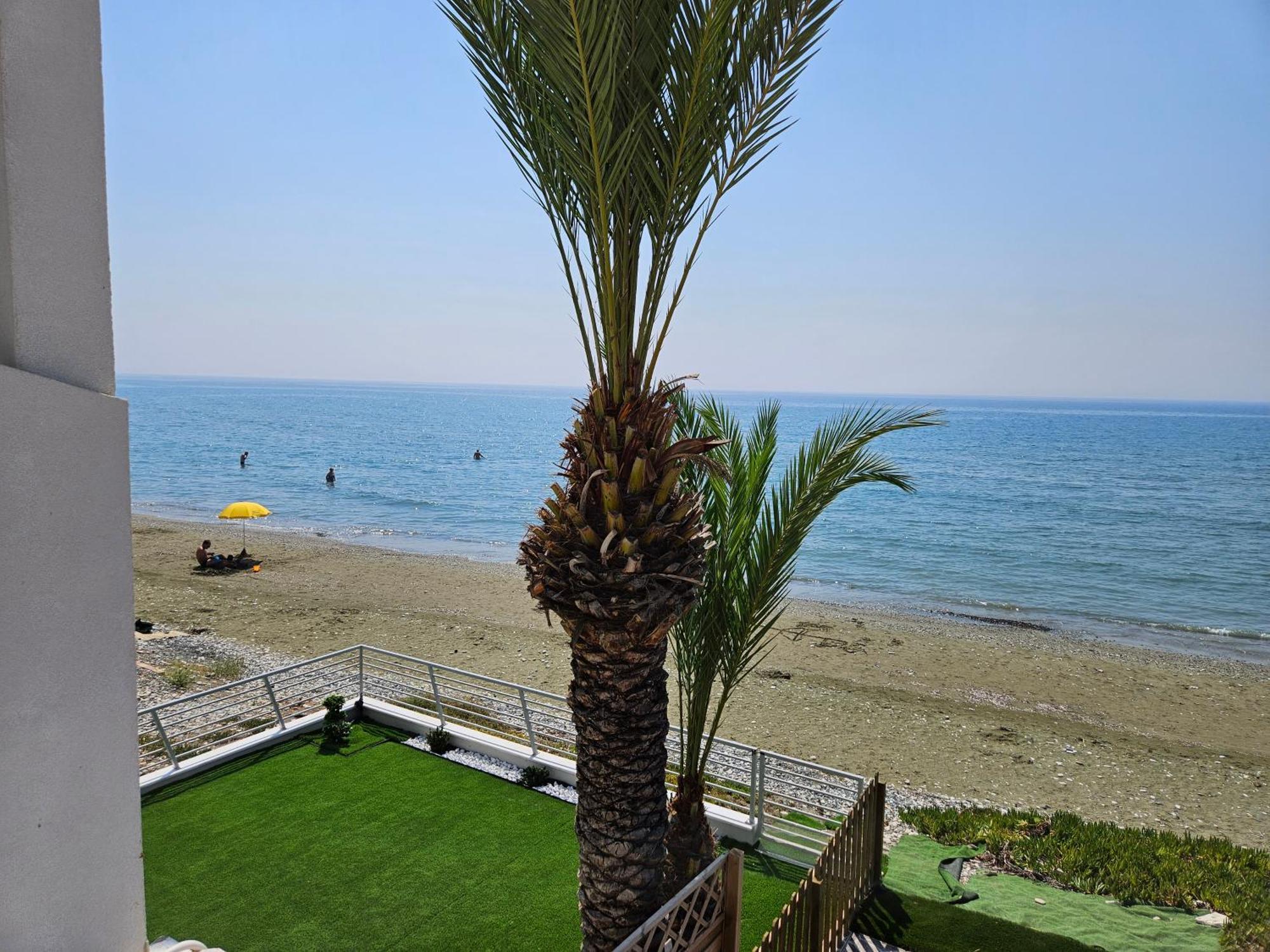 Beach House At Seafront Vila Meneou Exterior foto